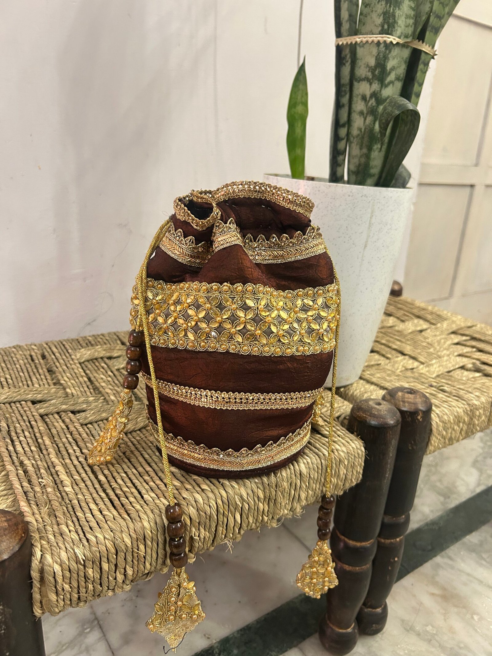 Ruhani Zari Crush Potli