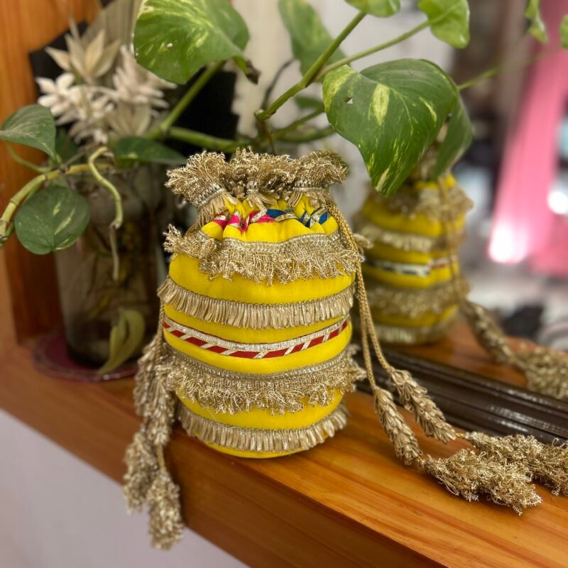 Sunheri Tassel Potli